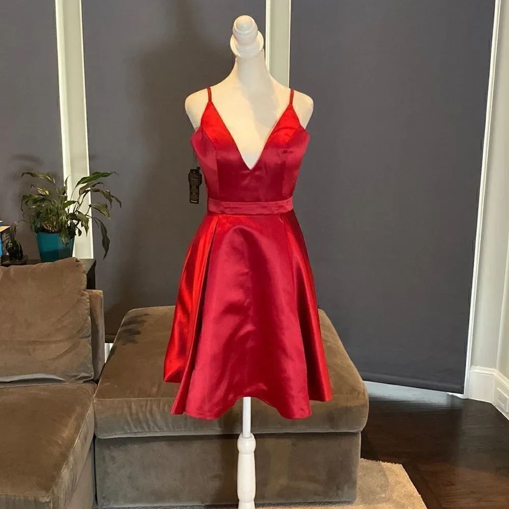 Women’s Short Red Satin Prom Party Homecoming Dress Zip Up Back Size 2 NWT